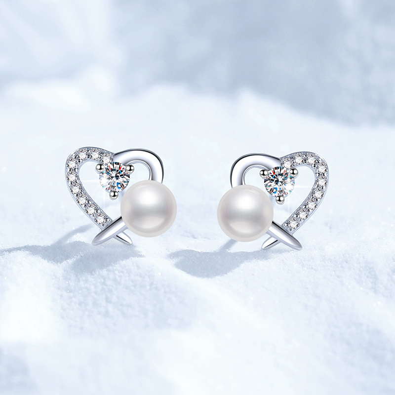 S925 Sterling Silver Earrings, Freshwater Pearl Studs, Women's Heart Design D-Color 20-Point Moissanite Studs, Fashion High-End Earrings, Wholesa