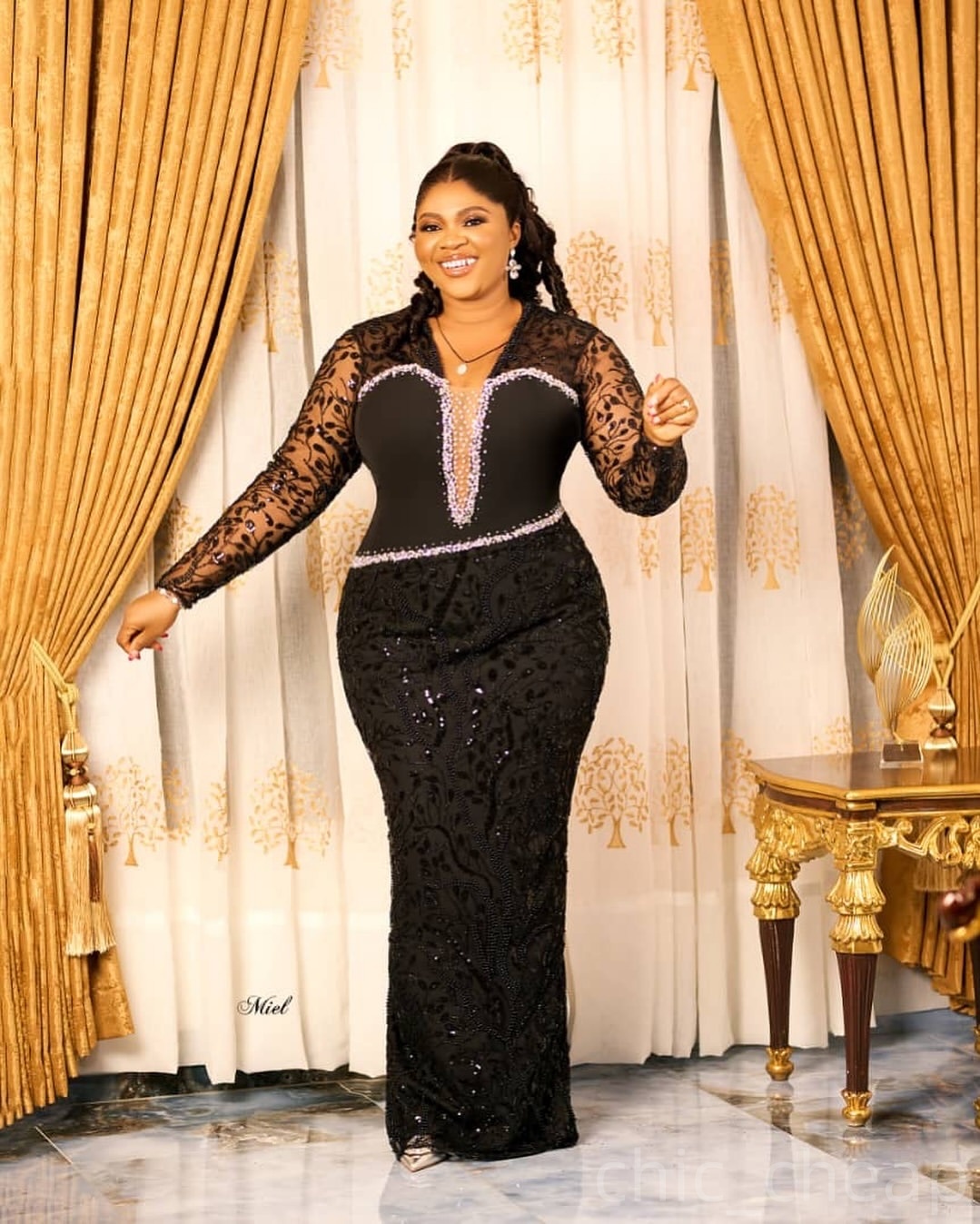 Black Sheath Prom Dresses 2025 Crystals Beaded Sequined V-neck Evening Formal Party Second Birthday Engagement Gowns Plus Size Dress For Special Occas
