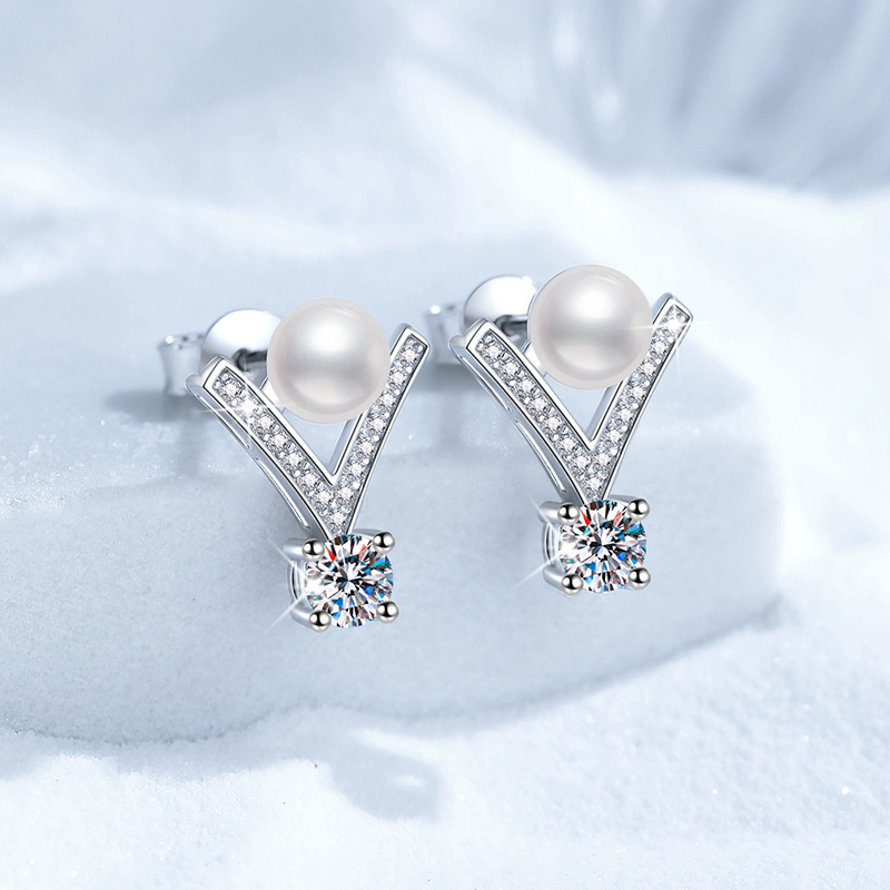 S925 Sterling Silver Earrings, Women's Korean Style V-Shape D-Color 60-Point Moissanite Studs, Freshwater Pearl Earrings, High-End Fashion Earrin
