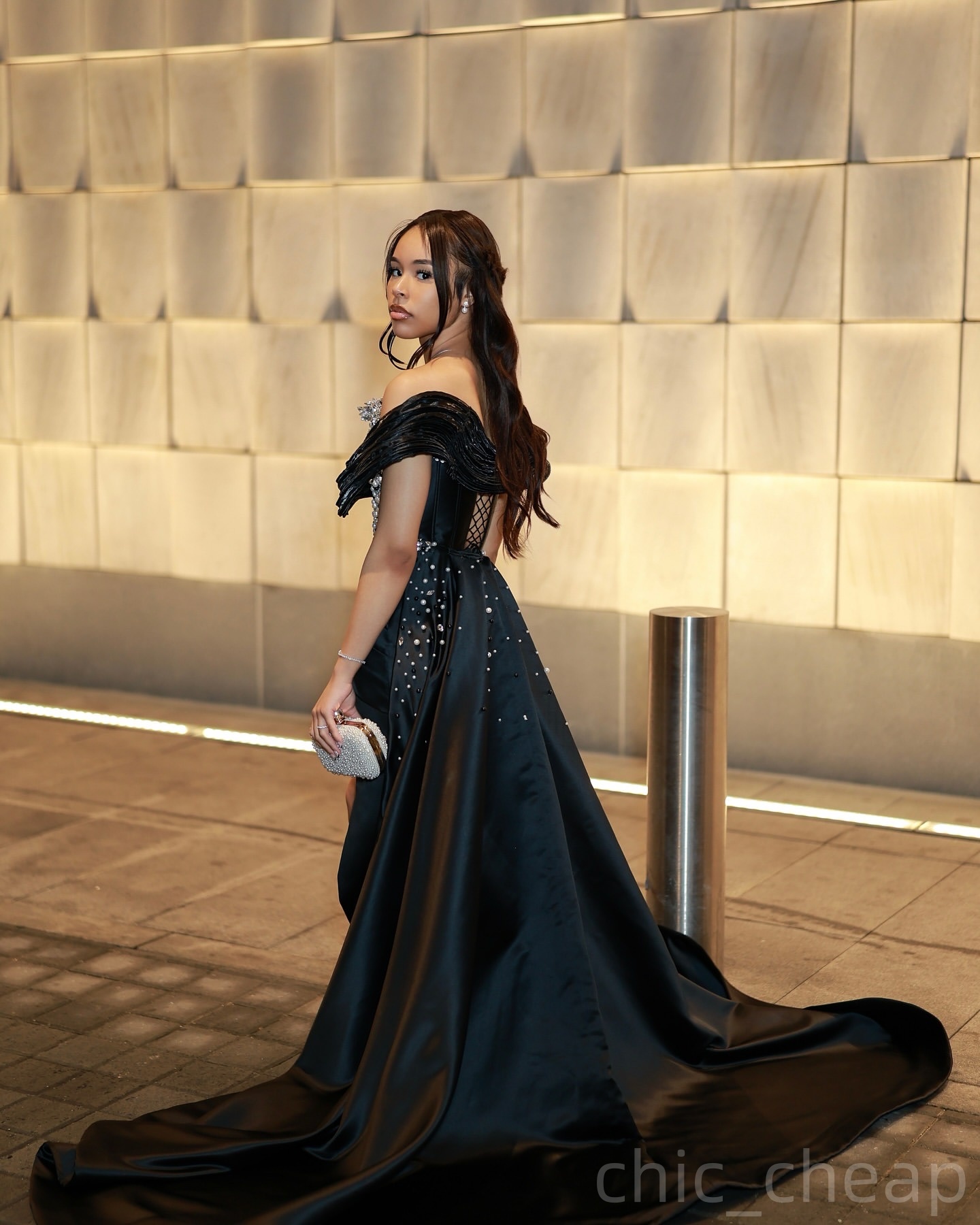 Black Sheath Prom Dresses 2025 Pearls Crystals High Split Satin Evening Formal Party Second Birthday Engagement Gowns Plus Size Dress For Special Occa