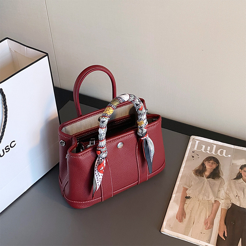 Free Shipping 2025 Summer New Designer Bag Women's Bag Middle Bag Single Shoulder Handbag Multi Functional Fashion High Quality Shopping Bag