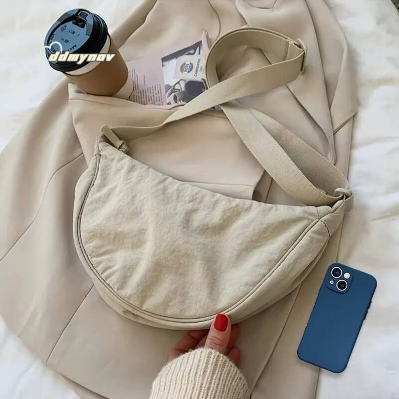 New Simple Casual Solid Color Nylon Large Capacity Women's Dumpling Shoulder Bag for Travel and Commuting ddmynov