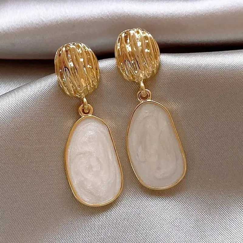 New White Enamel Oil Oval Dangle Earrings for Women Vintage Uneven Metal Drop Earrings Statement Irregular Geometry Jewelry V250613