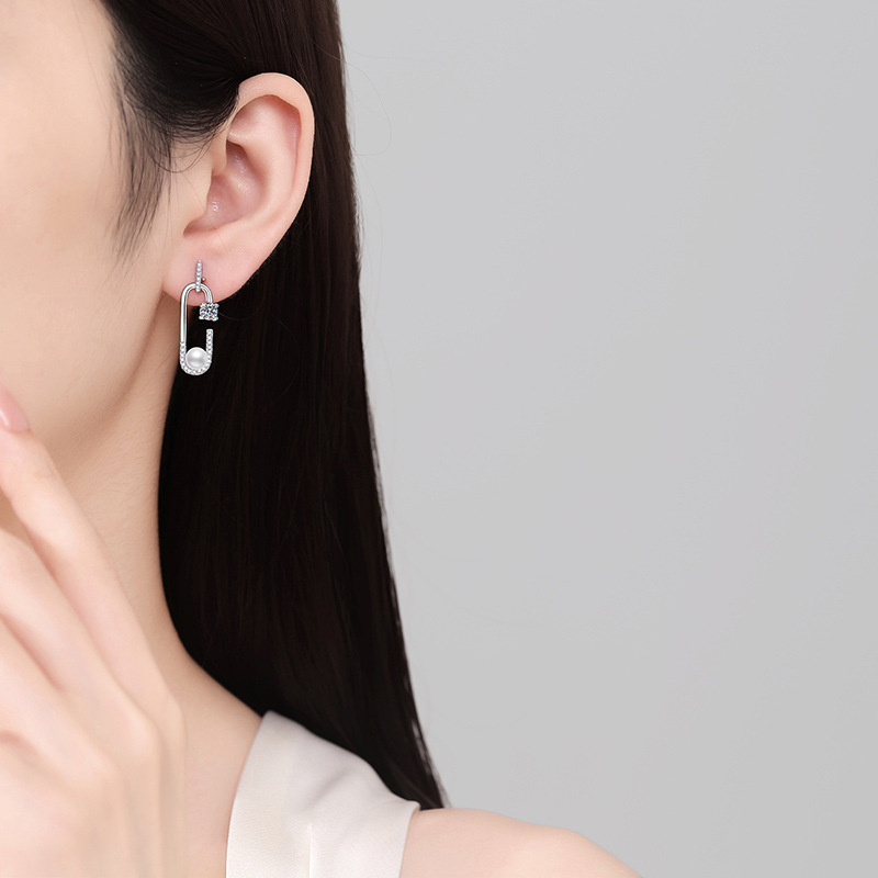 S925 Sterling Silver Stud Earrings with Moissanite and Natural Freshwater Pearls, High-End Personalized Earrings, Women's Fashion Stud Earrings, 