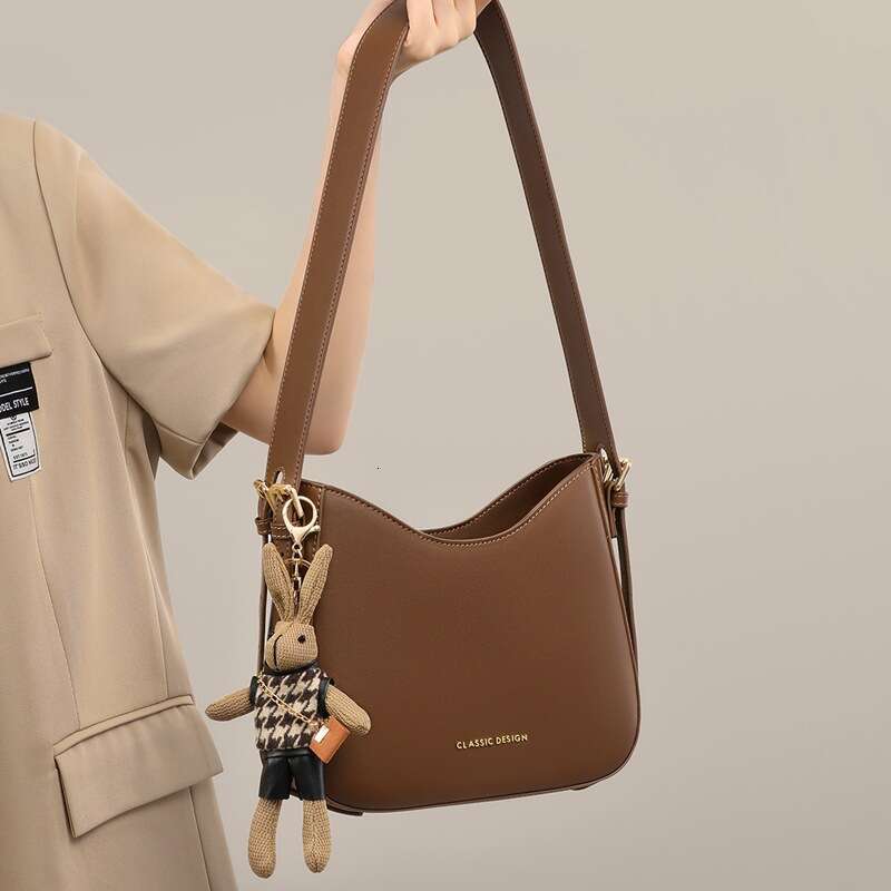 Women S Summer New Genuine Leather Crossbody Large Capacity Versatile Commuter Shoulder Saddle Bag