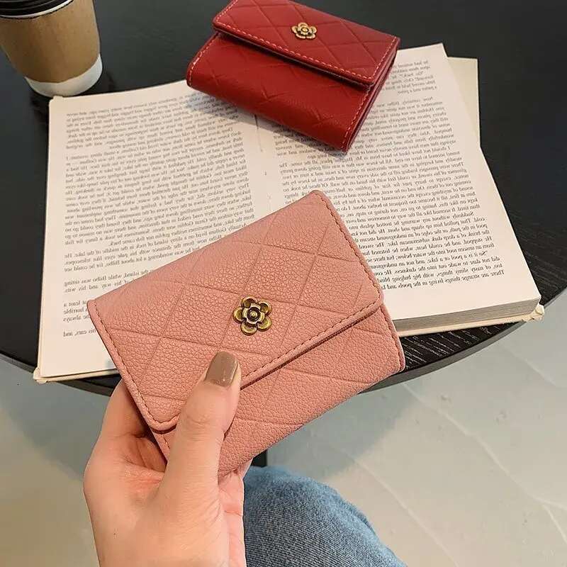 Designer Bag Luxury Bag Free Shipping Shoulder Wallets Womens Short Dia Shaped Multiple Card Spaces Zero Wallet
