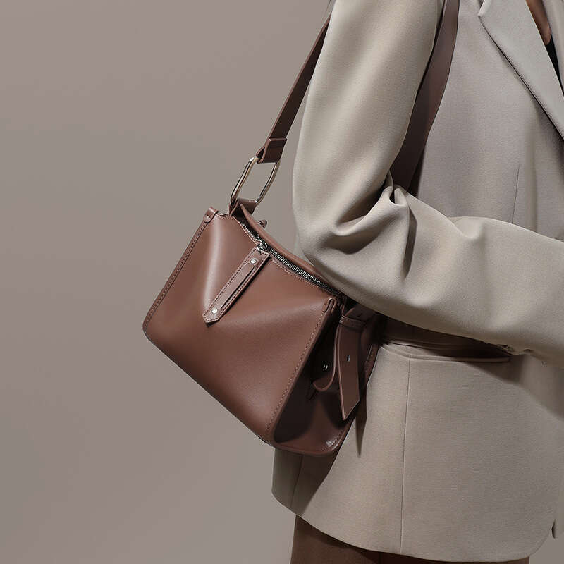 New Women S Versatile Crossbody Pillow High End Single Shoulder Genuine Leather Commuter Bag