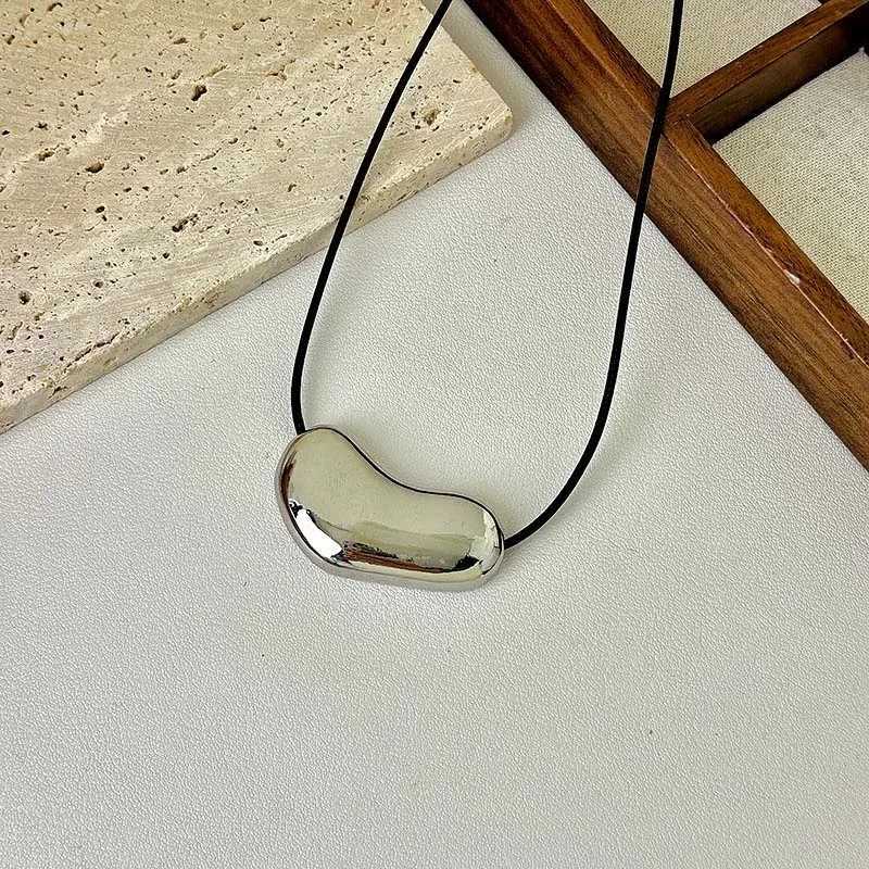 Luxury Irregular Red Enamel Heart Pendant Necklaces for Women Fashion Adjustable Black Rope Sweater Chain Necklaces Jewelry Z250614