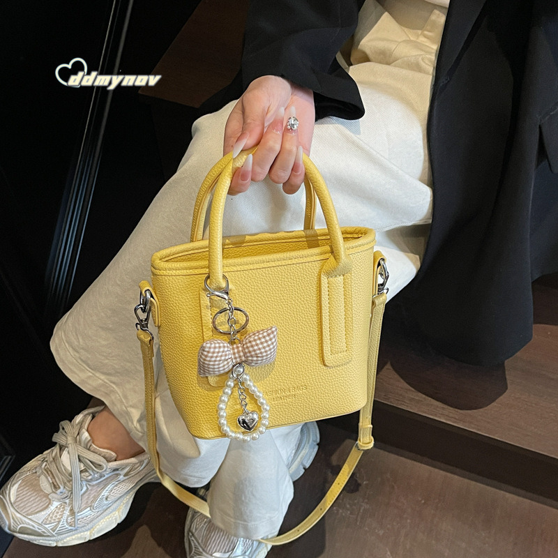 Textured Handbag for Women 2025 New Trendy Fashion Versatile Shoulder Commuter Crossbody Bucket Bag ddmynov