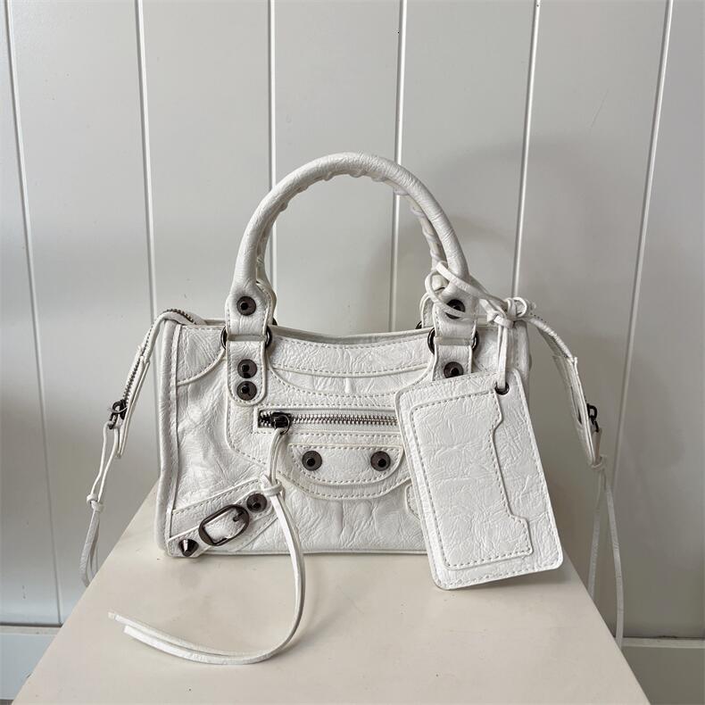 Free Shipping Designer Bag 2025 Paris Rivet Motorcycle Bag INS Hot Girl Bag French High-End Retro Trend Handbag Pillow Bag Single Shoulder Crossbody B