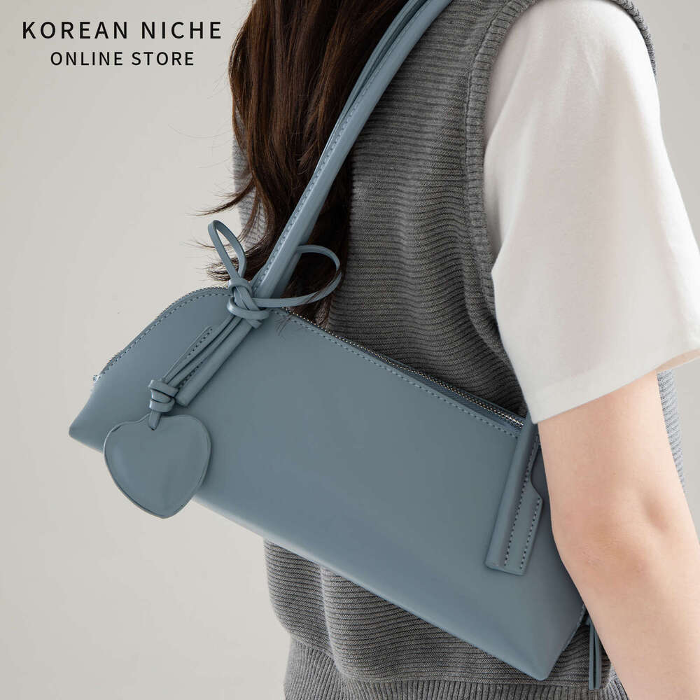 2025 New Heart Pendant Baguette Korean Style Niche Design Shoulder Bag Women Fashion Versatile Handbag Trend