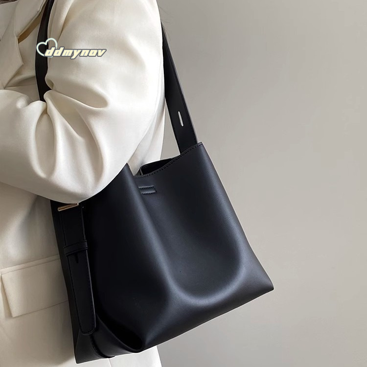 Bucket 2024 Niche Design New Women's High-end Commuter Tote Large Capacity Shoulder Crossbody Bag ddmynov