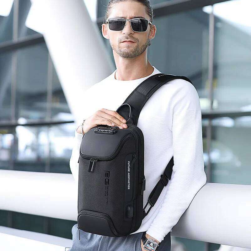 New Men's Chest Outdoor Travel Shoulder With USB Charging Waterproof Anti-Theft Anti-Scratch Crossbody Bag