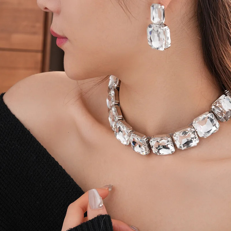 Inlaid Rhinestone Square Earrings Necklace Two-piece Set Fashion Versatile Exaggerated Temperament Light Accessories Sets 250530
