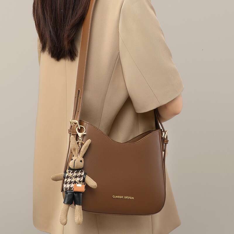 Women S Summer New Genuine Leather Crossbody Large Capacity Versatile Commuter Shoulder Saddle Bag