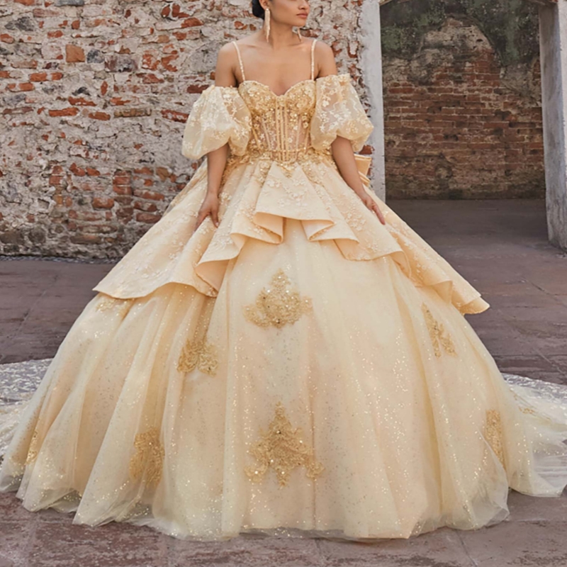 Champagne Quinceanera Dresses Ball Gown Spaghetti Strap Applique Lace Beading Crystal Tull Sweet 16 Dress Vestidos 15 De Anos