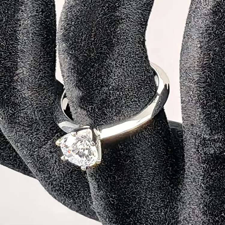 Factory Direct Sale Fine Jewelry Classic Rhodium Plated 925 Sterling Silver Round Brilliant Moissanite Ring for Women Wedding