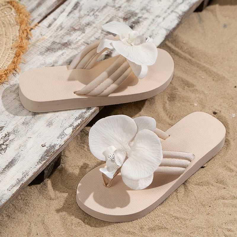 Summer Lightweight Beach Flip Flops for Women Fashion Flower Clip Toe Flat Sandals Comfortable Non-Slip Outdoor Slippers Z250614