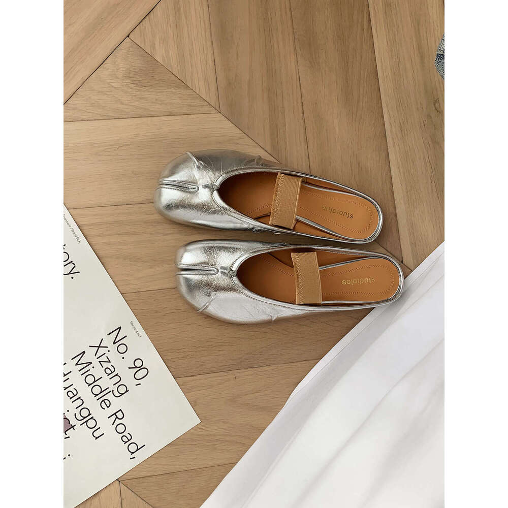Grape Mom Studiolee Fashionable Shallow Soft Sole Sheepskin Flat to Match Skirts Pig Hoof Split Toe Women's Shoes
