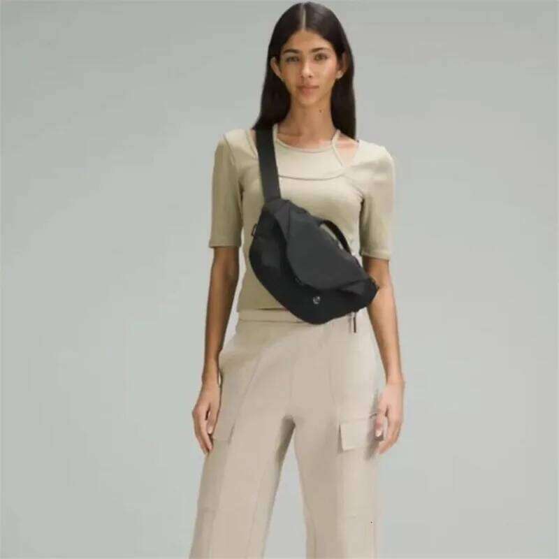 2025 new commuter magnetic leisure sports cross-body for men and women fiess pocket cycling bag tide