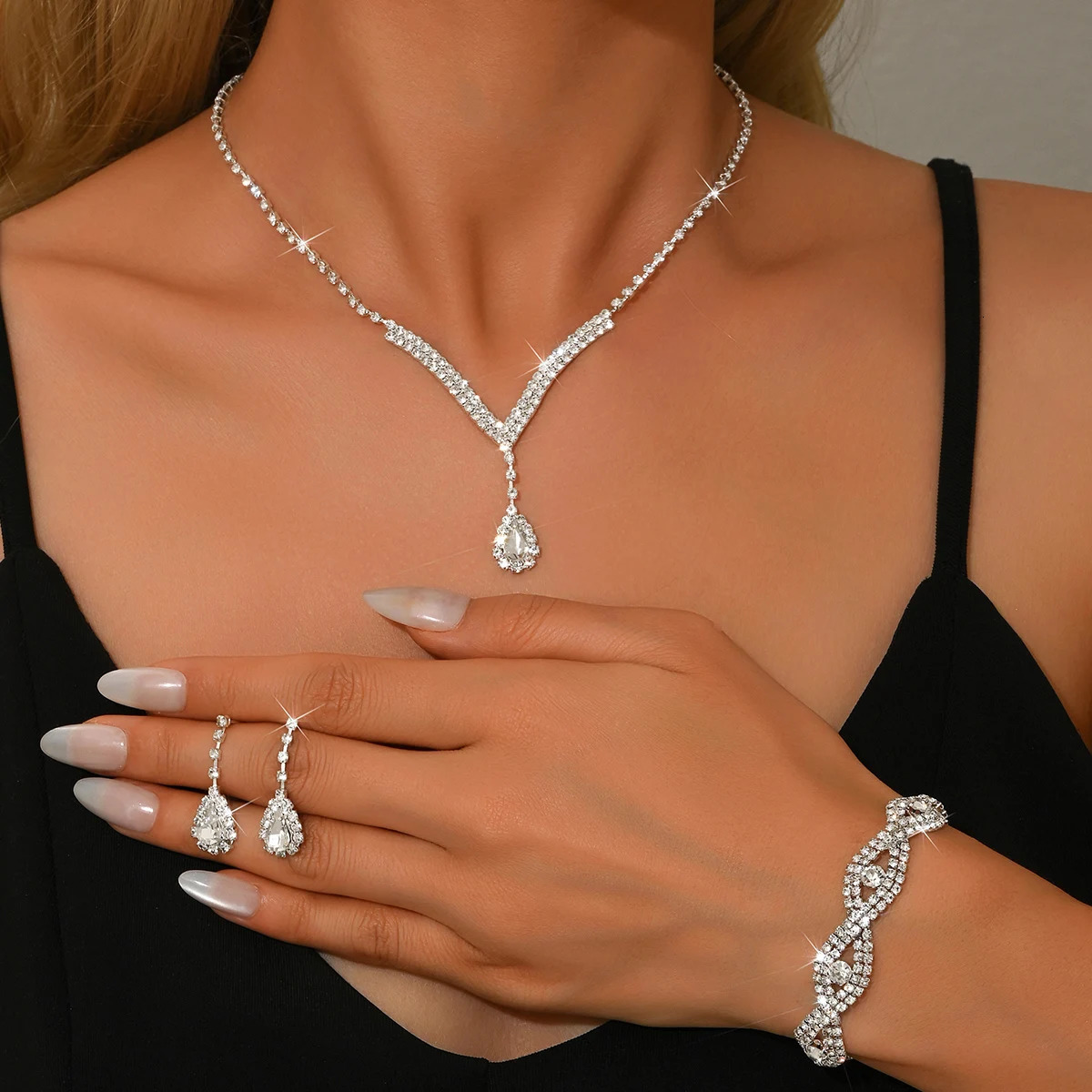 4-piece bridal jewelry set for women V-shaped pendant crystal necklace earrings adjustable twist bracelet 250609