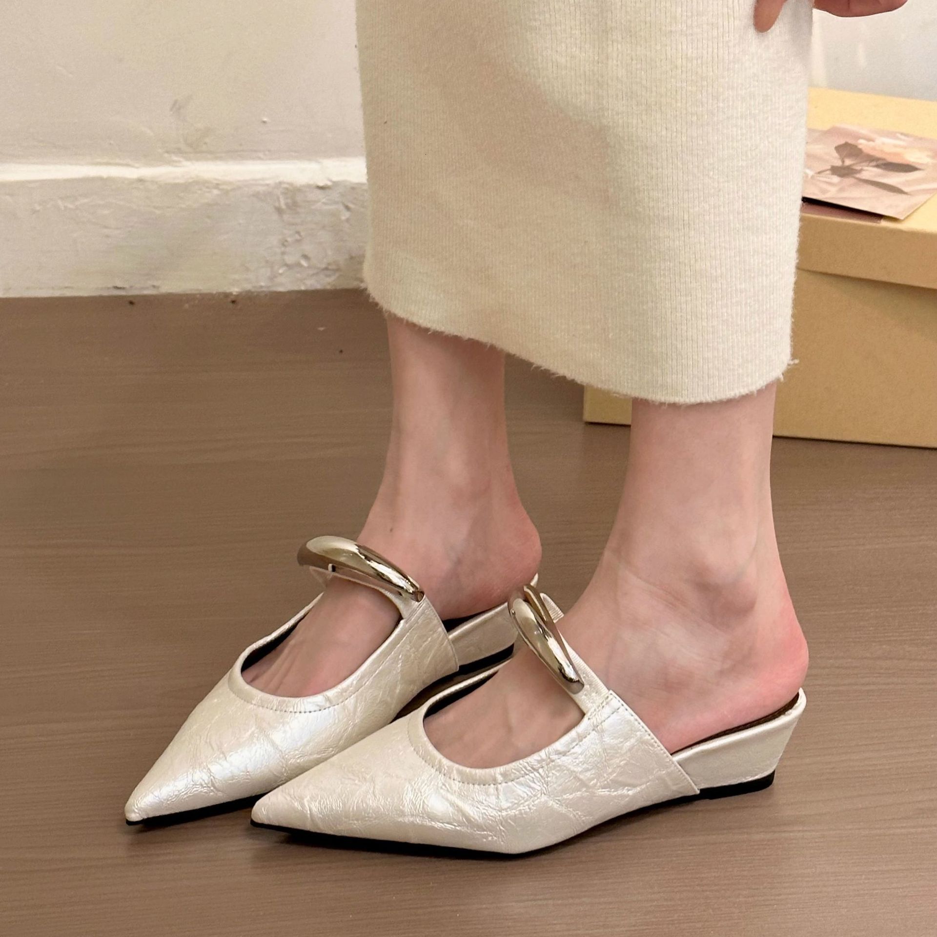 Ddmyoutdoor Fashionable Leopard Print Silver Buckle Wedge Closed Toe Mules For Women New Summer Outdoor Chunky Heel Mary Jane Sandals Outdoor Shoes
