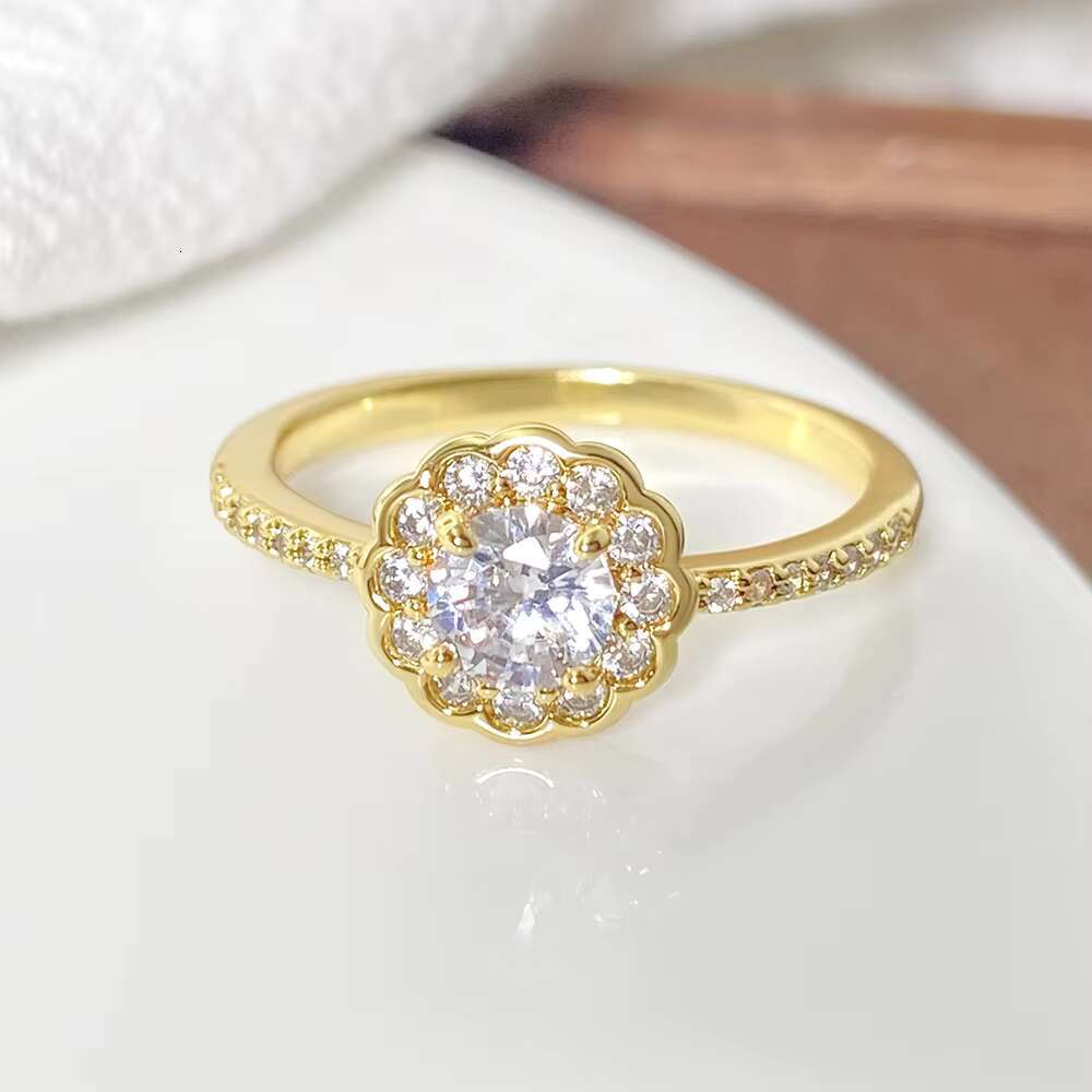 Fine Jewelry Inlaid High Quality Classic 925 Sterling Silver Moissianite Ring for Women