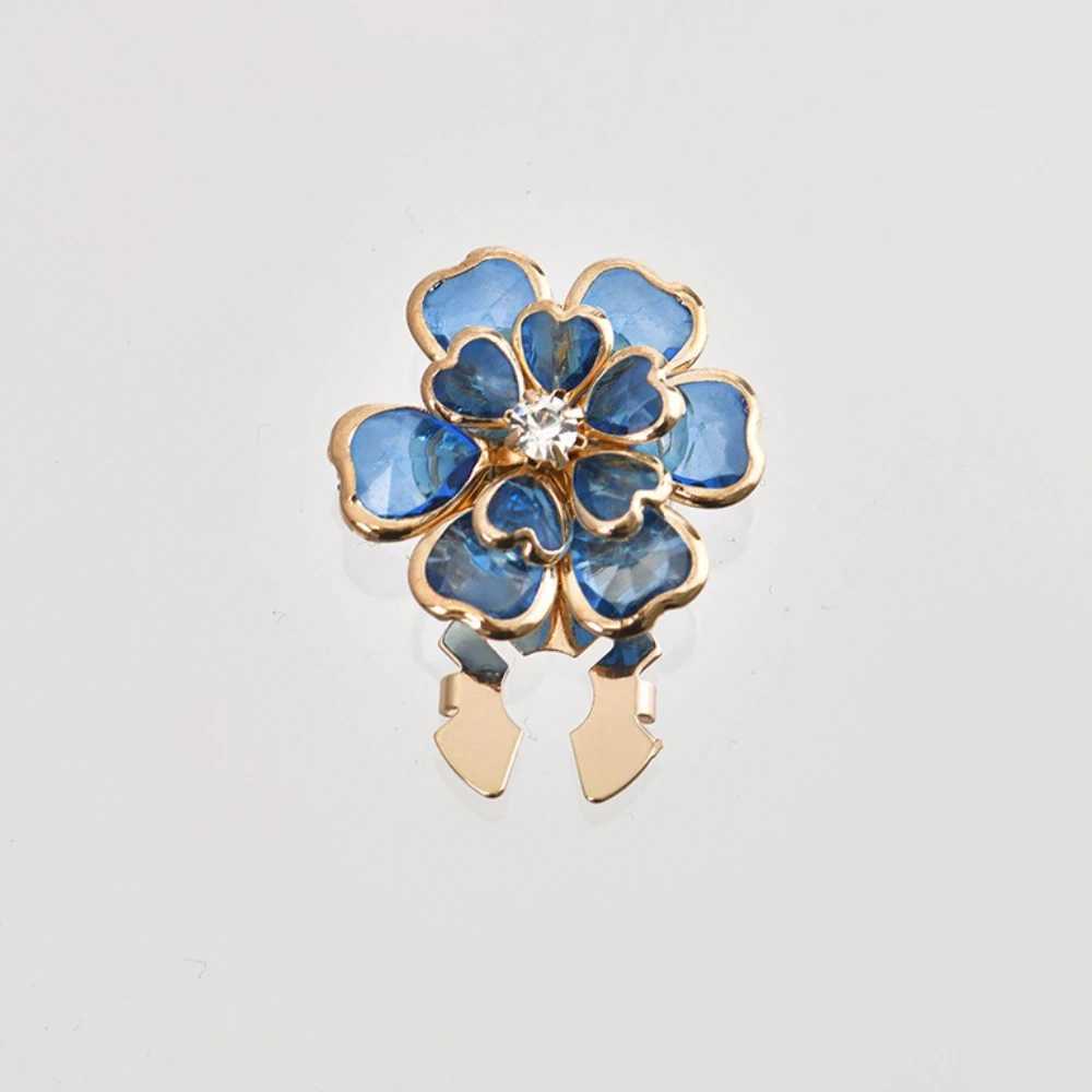 Korean Elegant Crystal Camellia Cufflinks for Women Scarf Buckle Anti-Slip Shirt Sleeve Buttons Covers Decoration Accessories XJ250614