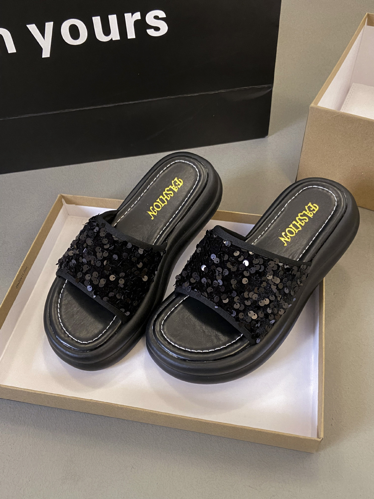 Ddmyoutdoor Thick Soled Spring Summer New Fashion Sequin One Strap Casual Beach Sandals For Women Outdoor Shoes