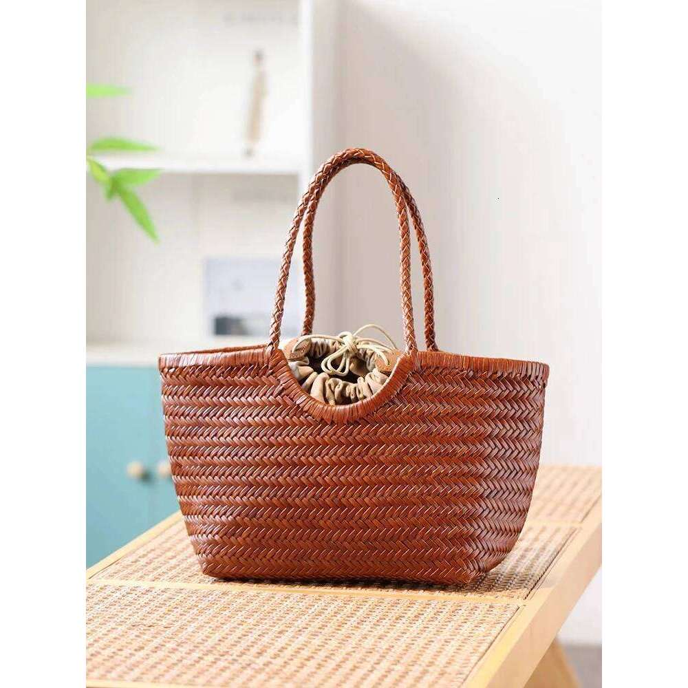 Women's HandleBags 2025 New Summer Seaside Beach Vacation Weaving Casual Leather Shopping Bag Vintage Women Big Tote