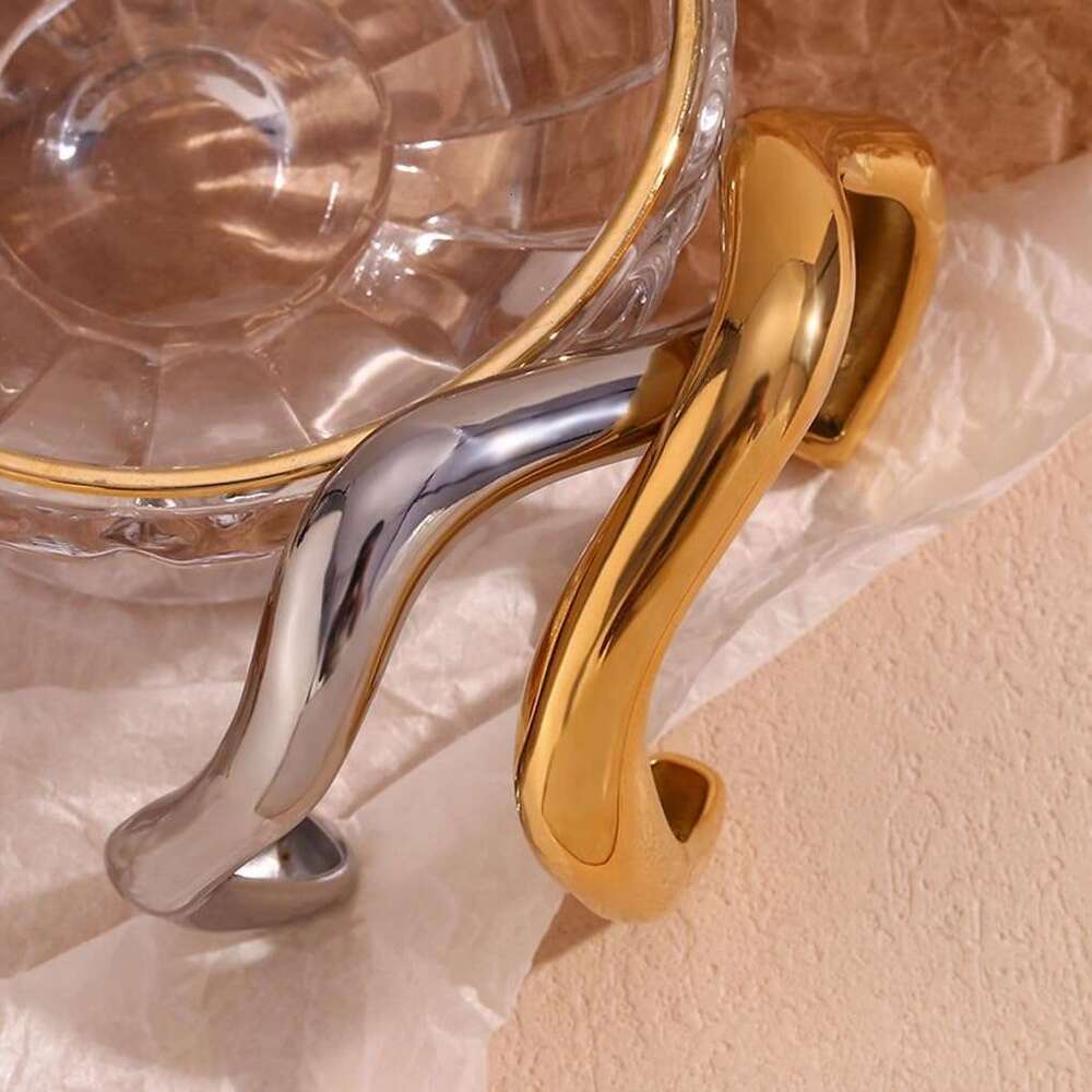 Chunky Gold Bangle Bracelets for Women,Trendy Thick Mixed Metal Bracelet Set Stack Wave Statement Bracelets,Charm Everyday Jewelry Accessories Gift