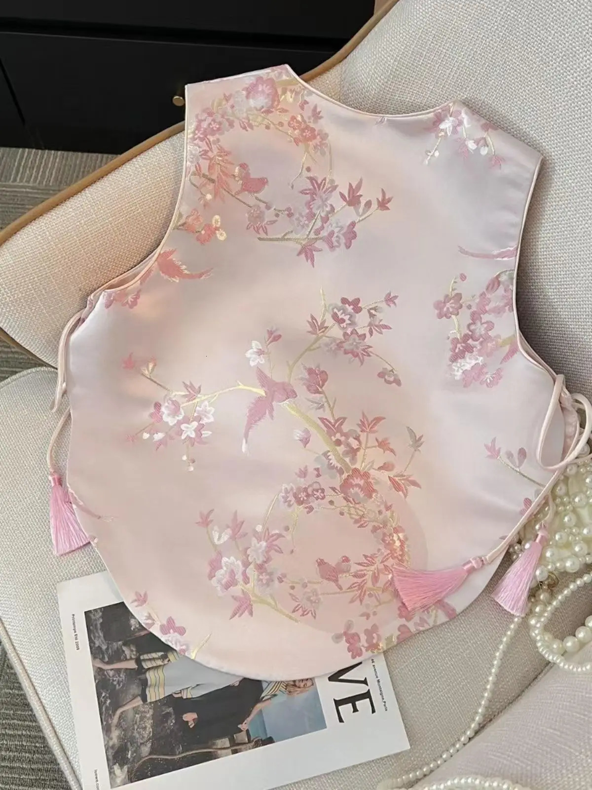 Chinese Style Ethnic Buckle Jacquard Sleeveless Vest Jackets Women TangSuit Cheongsam Spring Summer Vintage Coats 250611