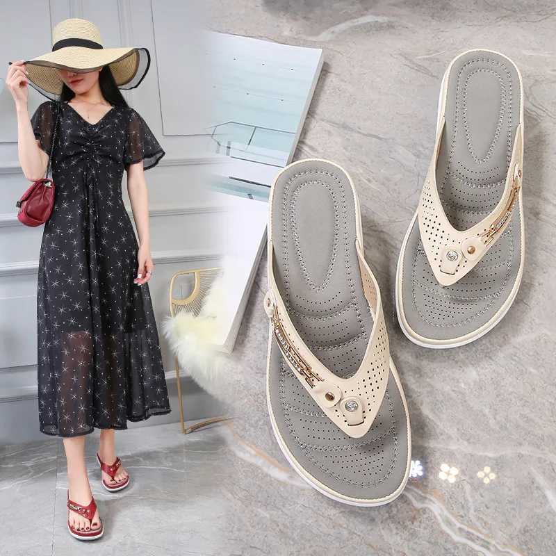 2023 Womens Slippers Summer New Fashion Metal Button Slides Shoes Wedge Beach Sandals Women Outside Platform Leisure Flip Flops Z250614