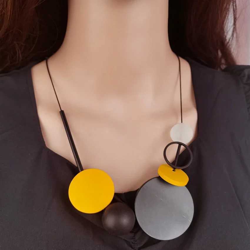 Handmade Natural Black Wooden Round Slice Pendant Necklace for Women Statement Bib Necklaces Vintage Jewelry Z250614