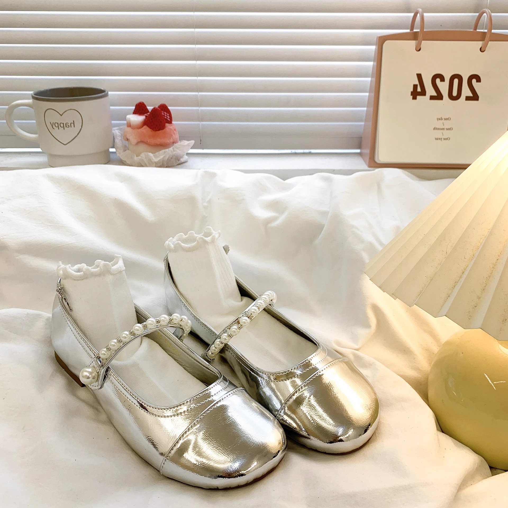 Ddmyoutdoor Silver French Pearl Mary Jane For Women Spring Autumn New Versatile Shallow Flat Shoes To Match Skirts Outdoor Shoes