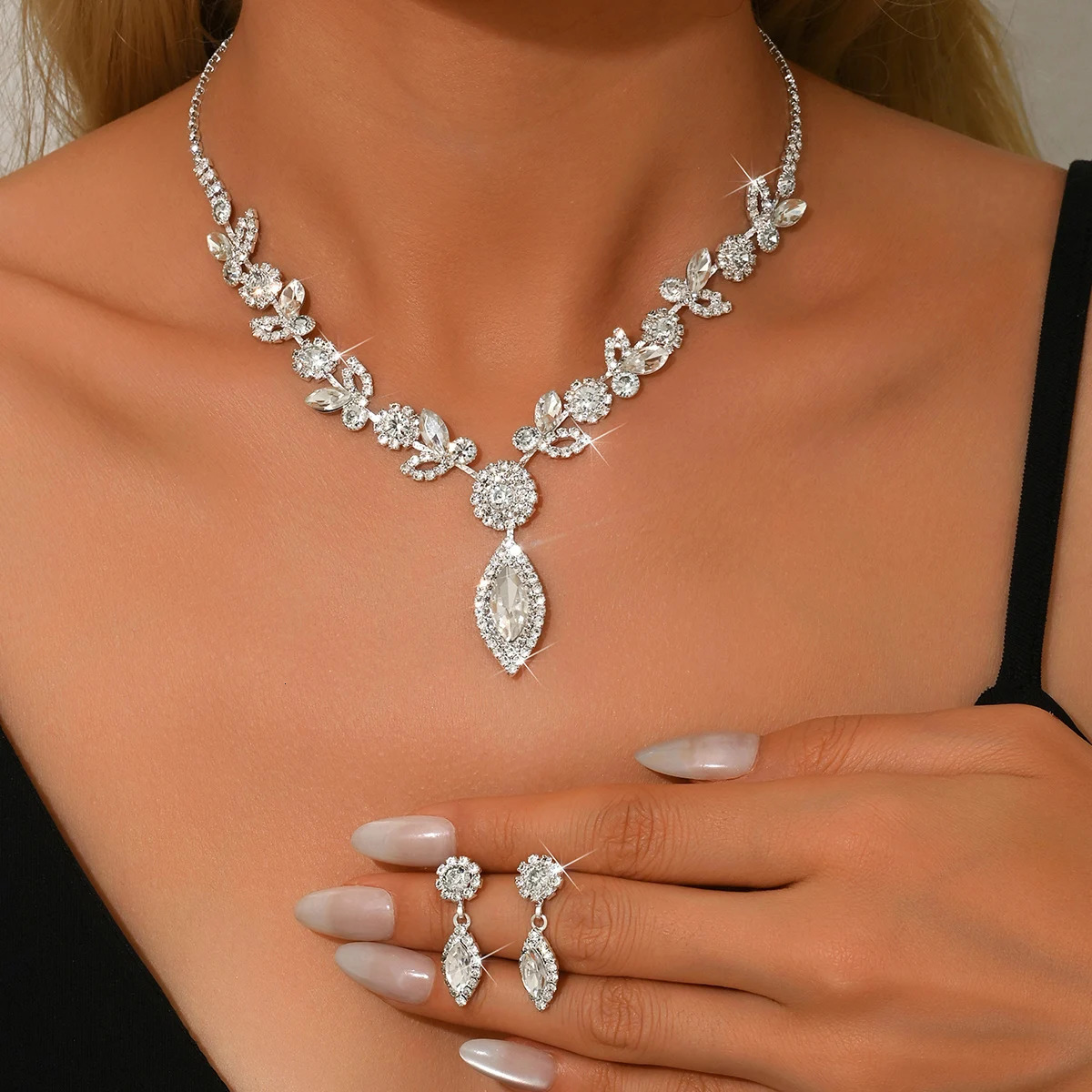 4PC Womens Fashion Waterdrop Leaf Necklace Earrings Bracelet Jewelry Set Suitable for Wedding Party Festival Gifts 250609