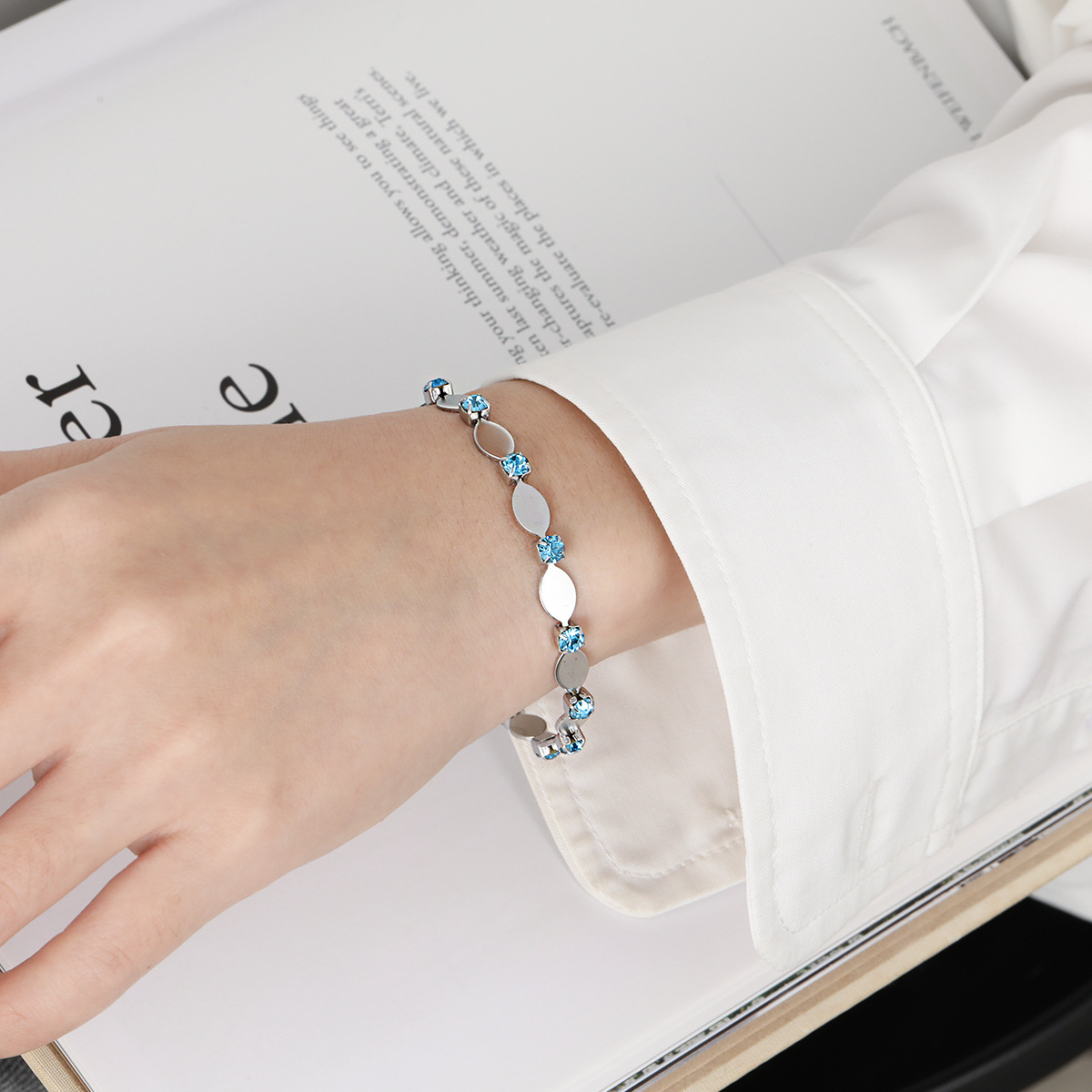 VOBIPY Fashion Bracelet Female Stainless Steel Niche Light Luxury Zircon Overlay Simple All-match Titanium Steel Hand Jewelry