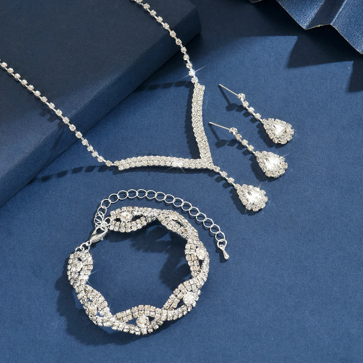 4-piece bridal jewelry set for women V-shaped pendant crystal necklace earrings adjustable twist bracelet 250609