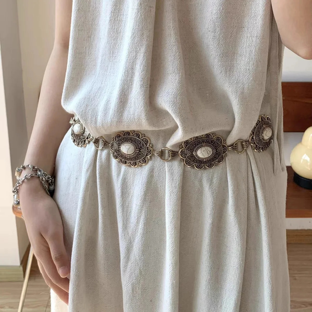 Retro Metal Waist Chain Womens Ethnic Style Accessory Versatile for Skirts Elegant High-End Thin Belt Summer Fashion 250610