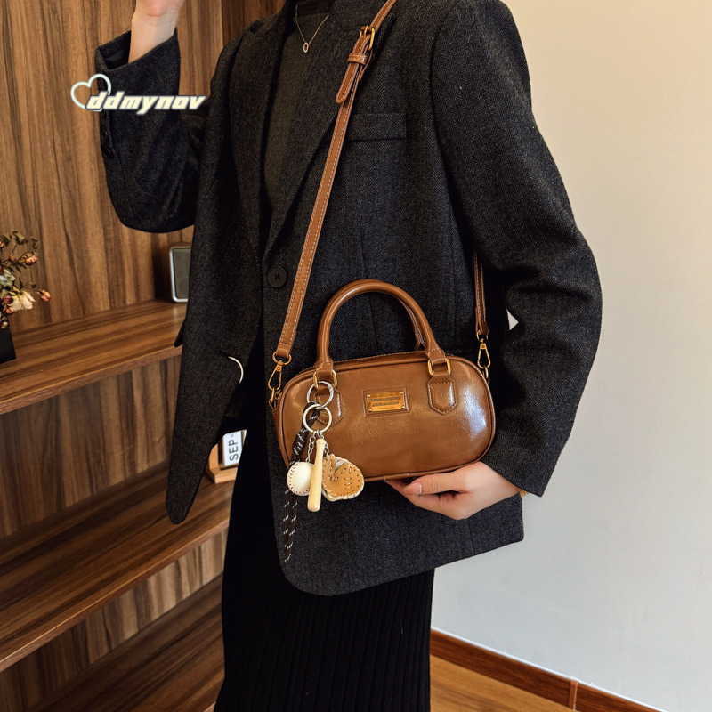 Bowling for Women Korean Style Versatile Handbag Autumn Large Capacity Fashionable Women's Commuter Shoulder Crossbody Bag ddmynov