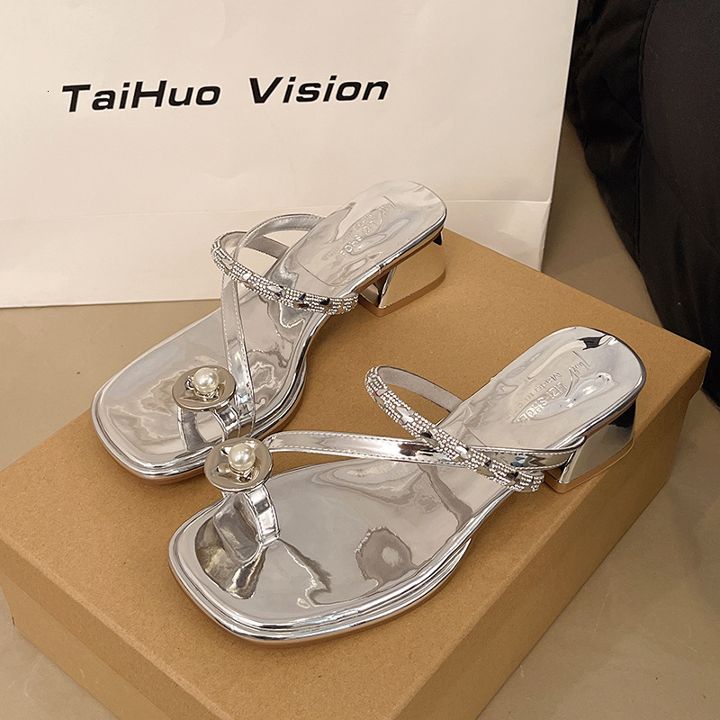 Ddmyoutdoor French Style Low Heel Outdoor Beach Slippers Fairy Shoes New Summer Flat Elegant Toe Ring Sandals Outdoor Shoes