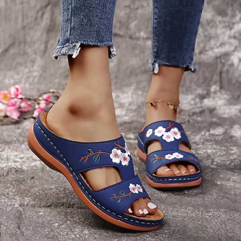 Women Slippers Embroidered Flowers Leather Woman Sandals 2023 Outdoor Light Casual Wedges Slippers Slip on Summer Shoes for Women Z250614