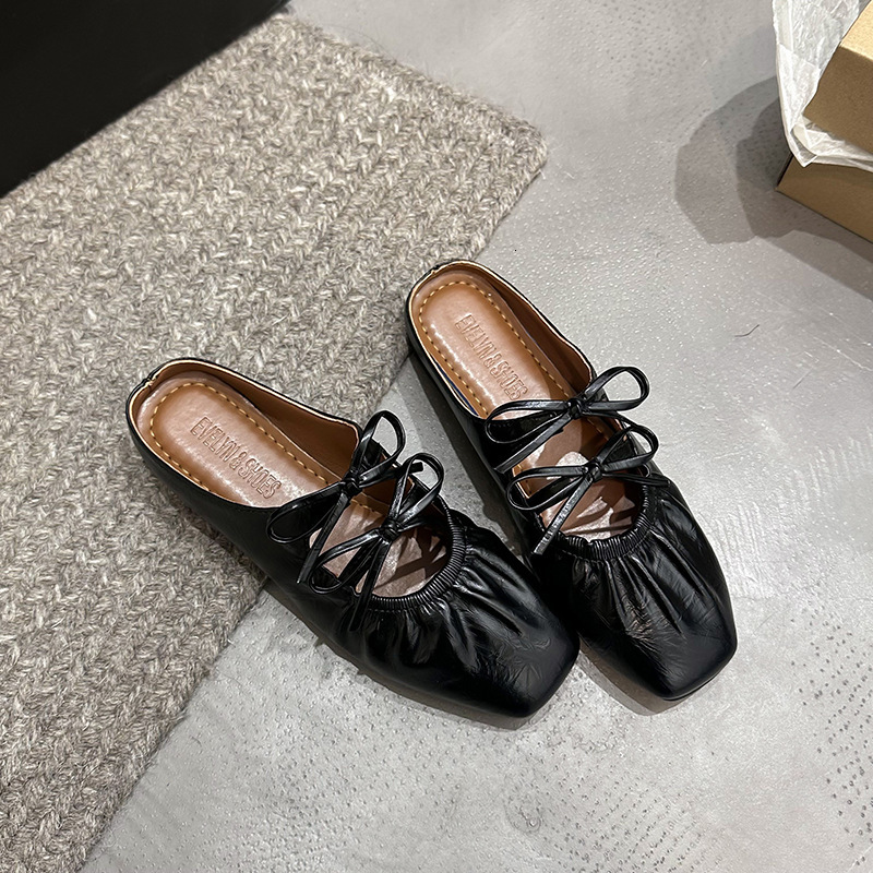 Ddmyoutdoor Breathable Lightweight Silver Closed Toe Flat Slippers For Women Summer Outdoor New Non Slip Soft Sole Versatile Sandals Outdoor Shoes