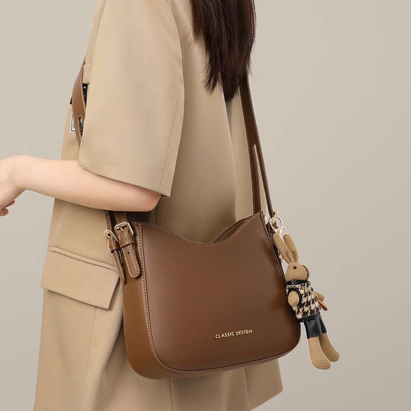 Women S Summer New Genuine Leather Crossbody Large Capacity Versatile Commuter Shoulder Saddle Bag