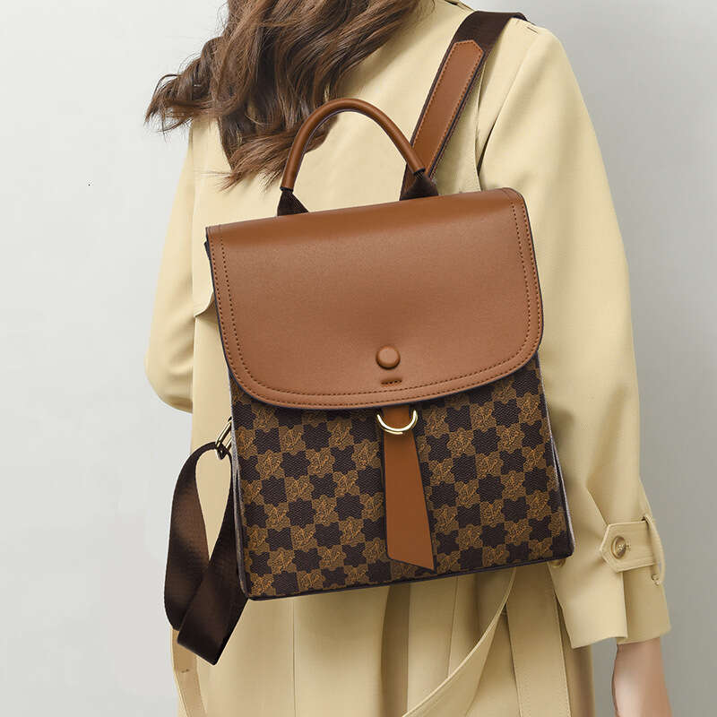 New Luxury Large Capacity Soft Leather Travel Backpack Simple Fashionable Lightweight Women's Bag