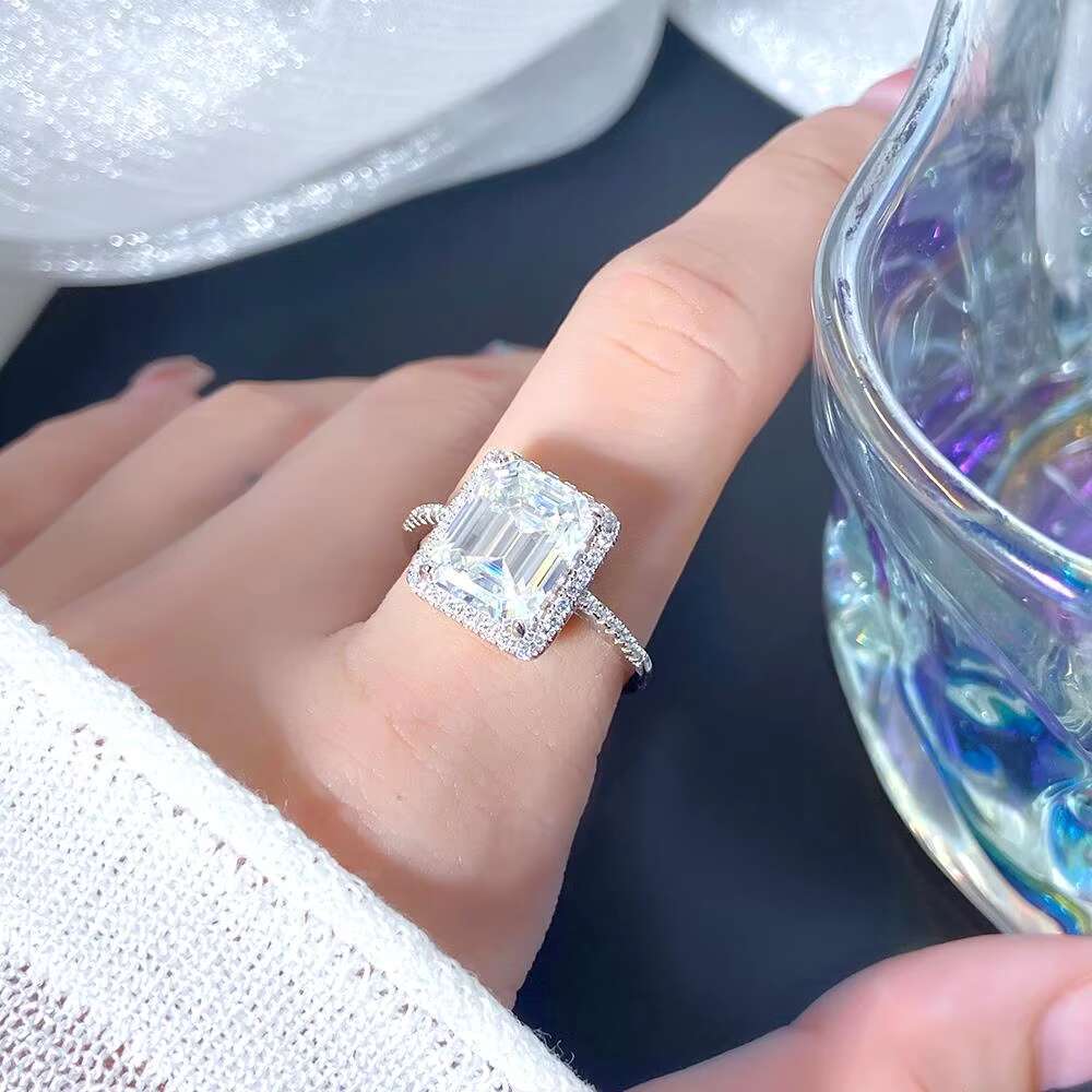 FOXI 4Carat VVS Emerald Cut Engagement Rings Halo Engagement Ring Promise Gifts for Her Emerald Cut Moissanite Wedding Ring