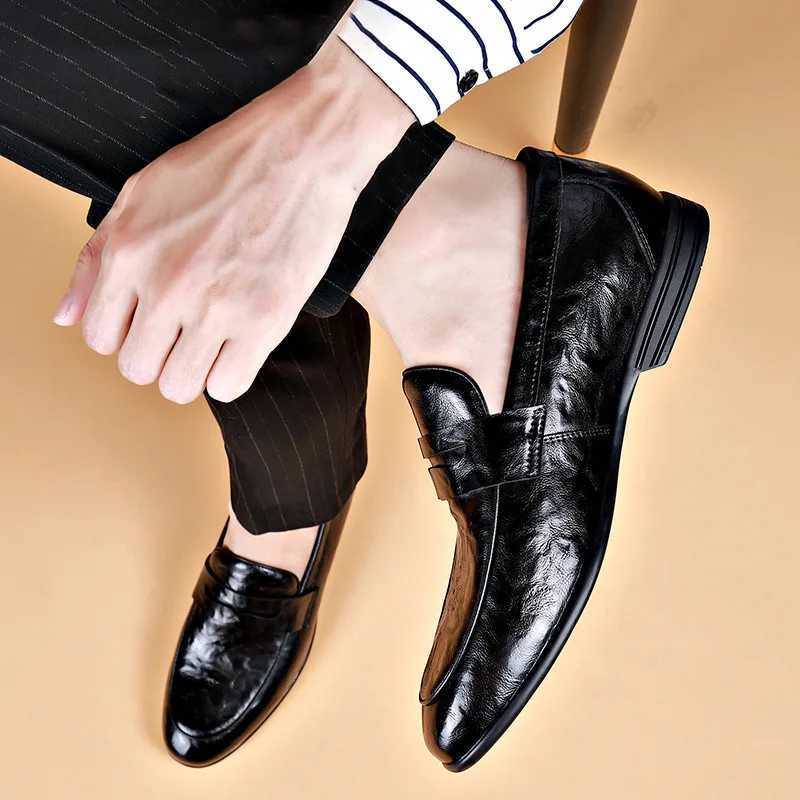 New Shoes for Men Leather Dress Shoes Ccise Designer Leisure Casual Business Shoes Slip-Loafers XJ250614