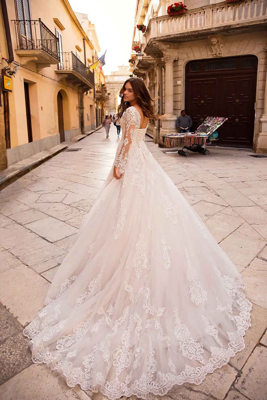 Modest Lussanobridal A Line Wedding Dresses V Neck Long Sleeve Lace Up Backless Lace Applique Wedding Gowns Sweep Train robe de mariee