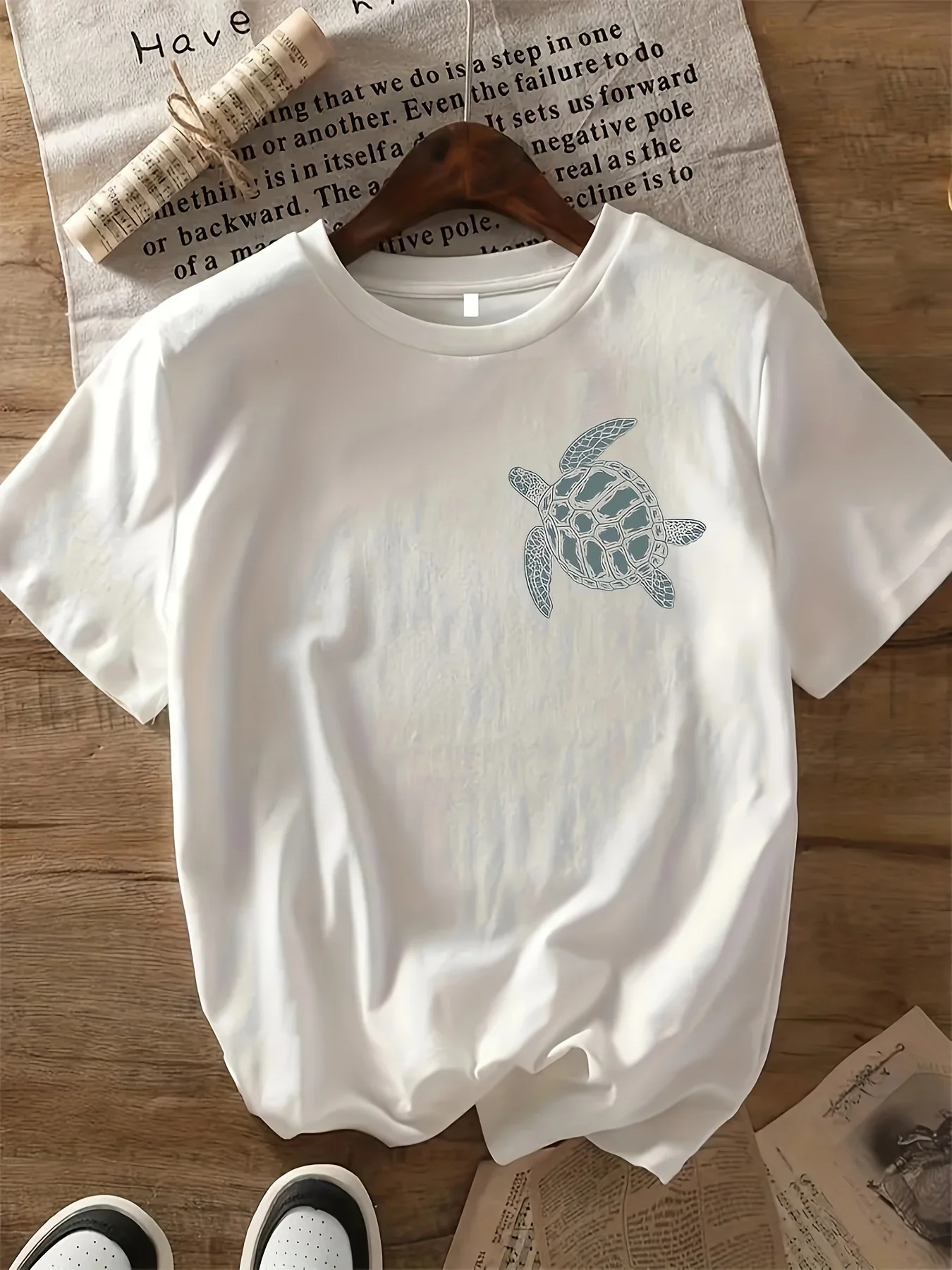 Turtle Graphic Women's T-Shirt - Vibrant Geometric Print Crew Neck Casual Tee, Summer Short Sleeve Streetwear Top