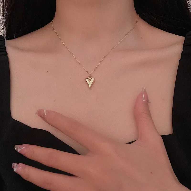 Vintage Golden Silver Color Heart Pendant Necklace for Women New Trend Girls Clavicle Chain Jewelry Birthday Gifts Wholesale Z250614